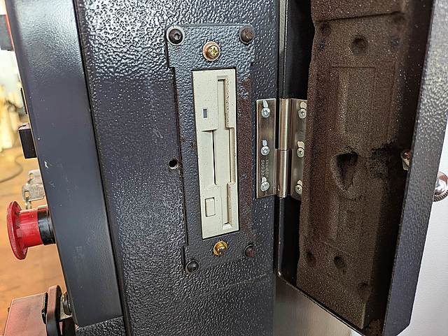 P009033 五軸加工機 ヤマザキマザック VARIAXIS 630-5X_11