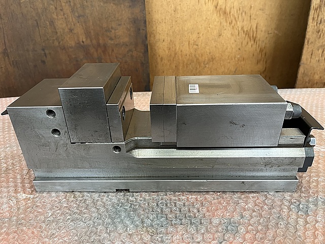 C183132 治具マシンバイス 津田駒 VJ-100