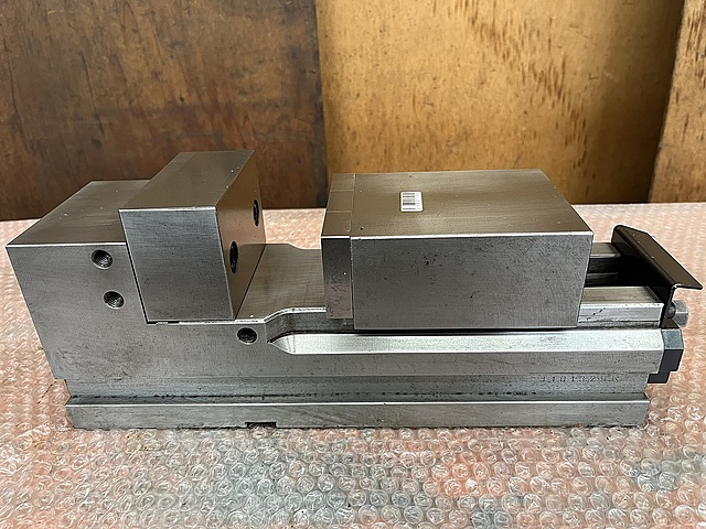 C183133 治具マシンバイス 津田駒 VJ-100