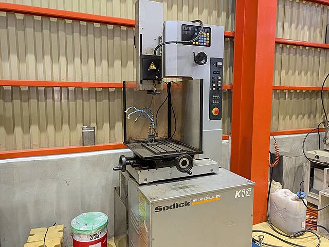 P008928 細穴放電加工機 ソディック K1C