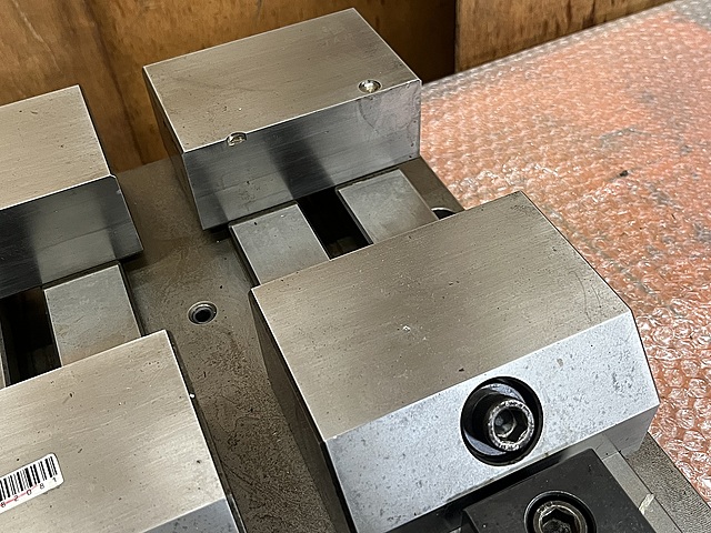 C182081 並列3連バイス JAM_4