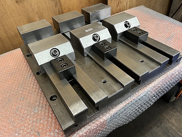 C182081 並列3連バイス JAM_5