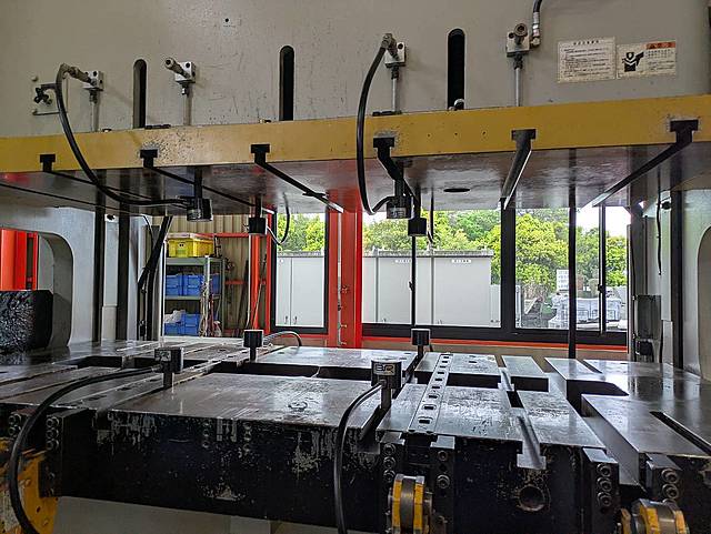 P008552 サーボプレス コマツ H2W300_4