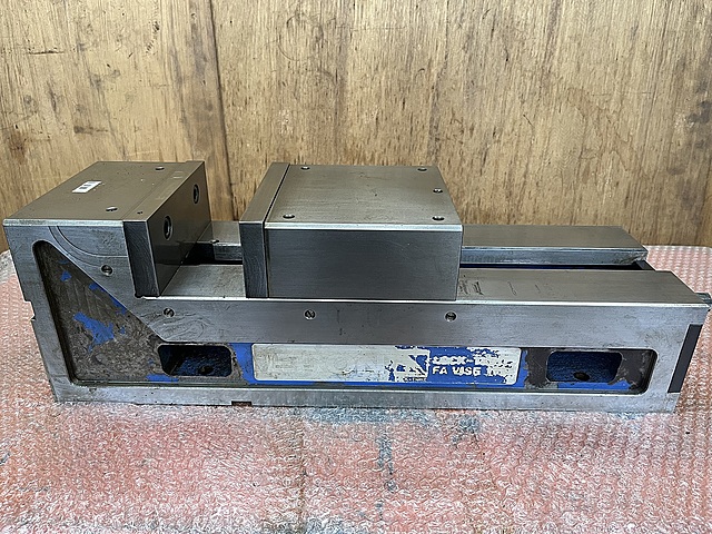 C181421 ロックタイトマシンバイス ナベヤ 175_0