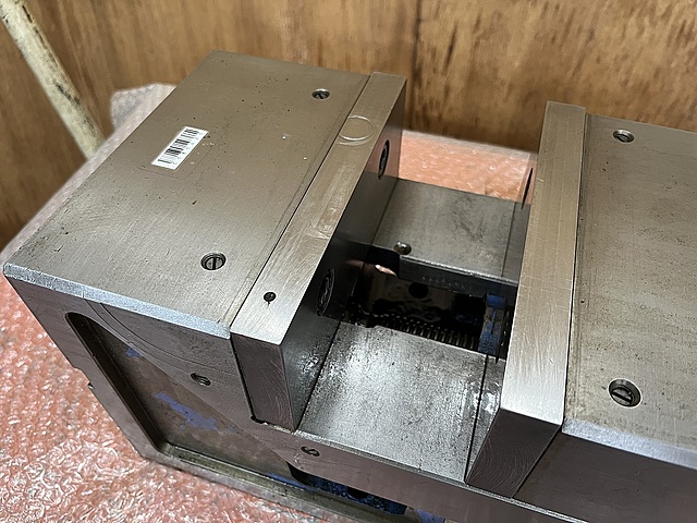 C181421 ロックタイトマシンバイス ナベヤ 175_1