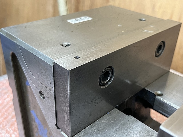 C181421 ロックタイトマシンバイス ナベヤ 175_2