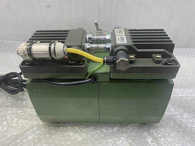 C188463 ドライ真空ポンプ ULVAC DA-40S_3